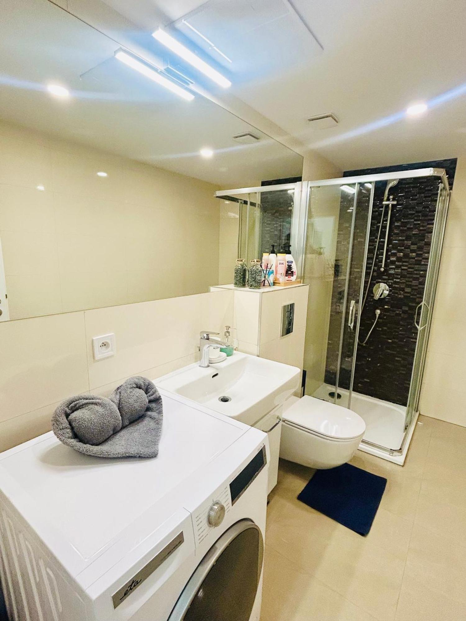 New Design & Style Apartments 50M From Wenceslas Square Prag Eksteriør billede